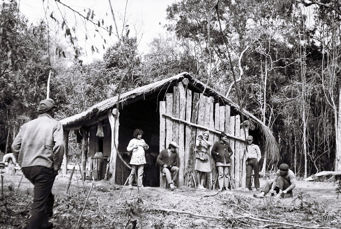 AÑO 1974 - BLANCO Y NEGRO - VIDA CAMPESINA EN PARAGUAY (JOSÉ MARÍA BLANCH)